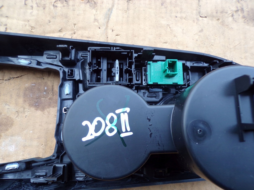 фото №15, Рамка тунель передач ручний peugeot 208 ii