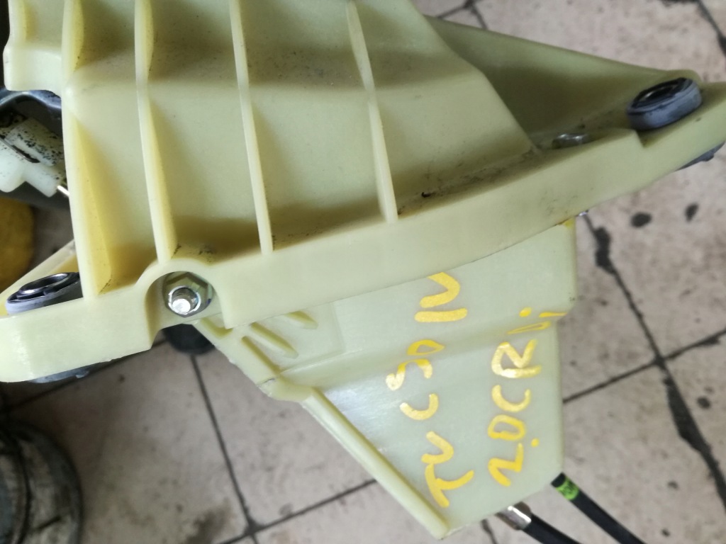 фото №4, Hyundai tucson i 2005 - 2010 r0k ручка домкрат тросы переключения передач