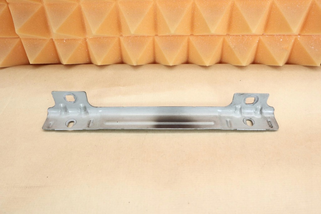 фото №1, Mercedes slk r171 лист кронштейн направляющая крыла перед a1718811014