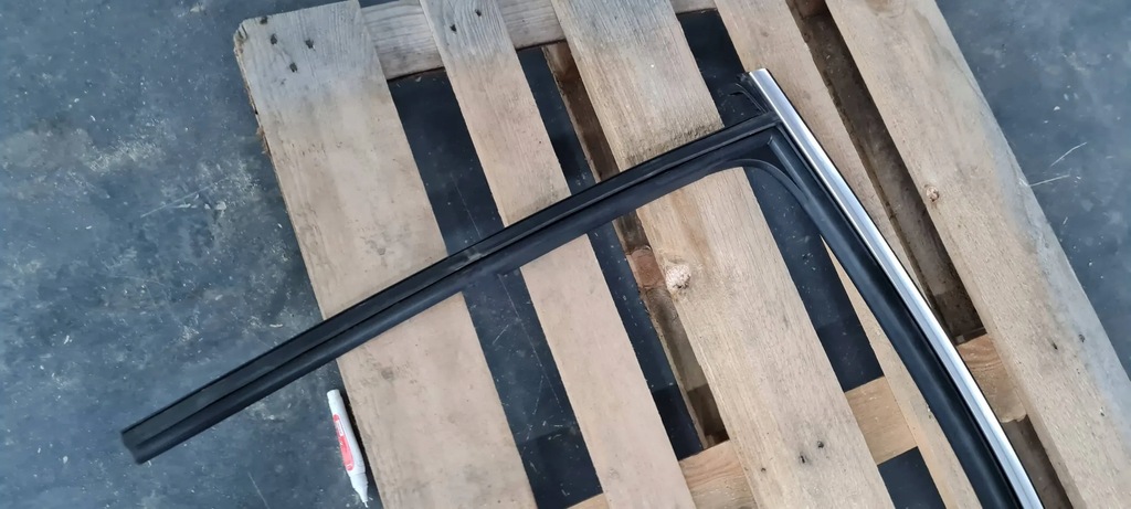 фото №7, S3 8y a3 прокладка стекло дверь резиновый alu левая левый задняя sedan 8y5839431