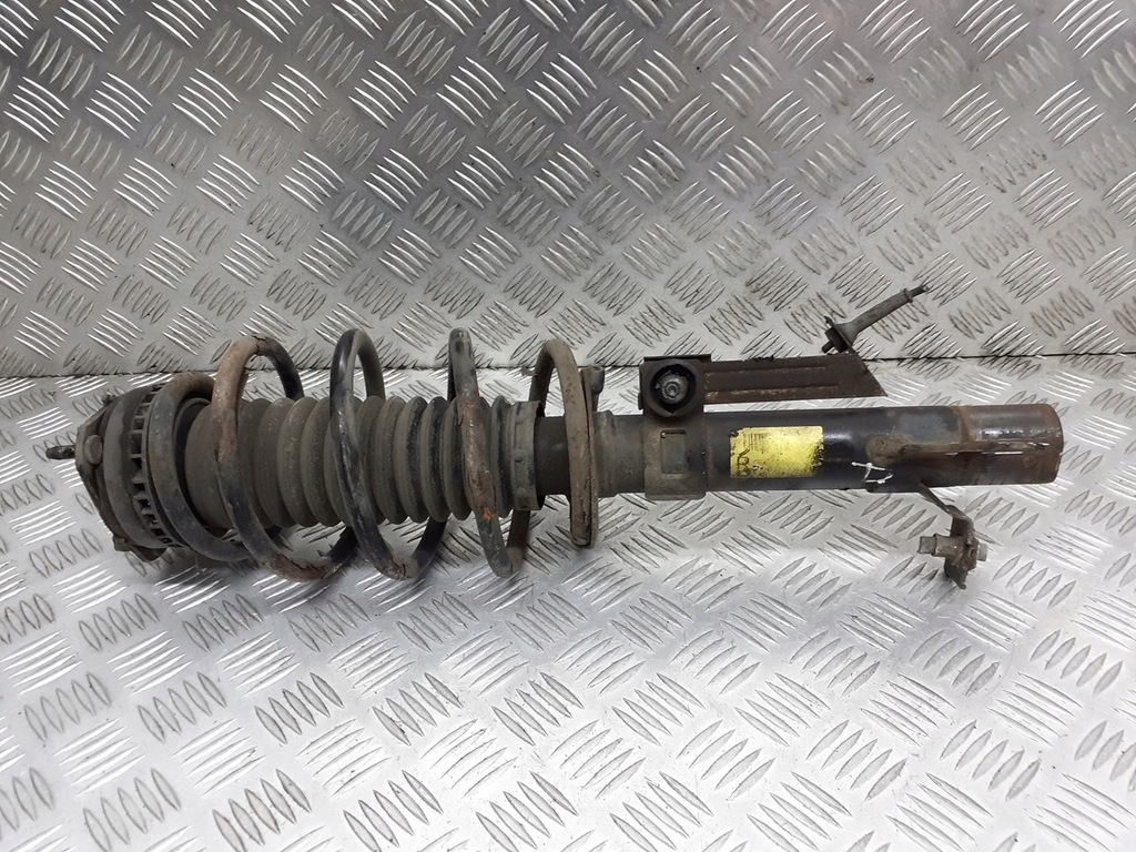 фото №1, Амортизационная стойка правый перед передний mazda 2 dy 1.4 cd