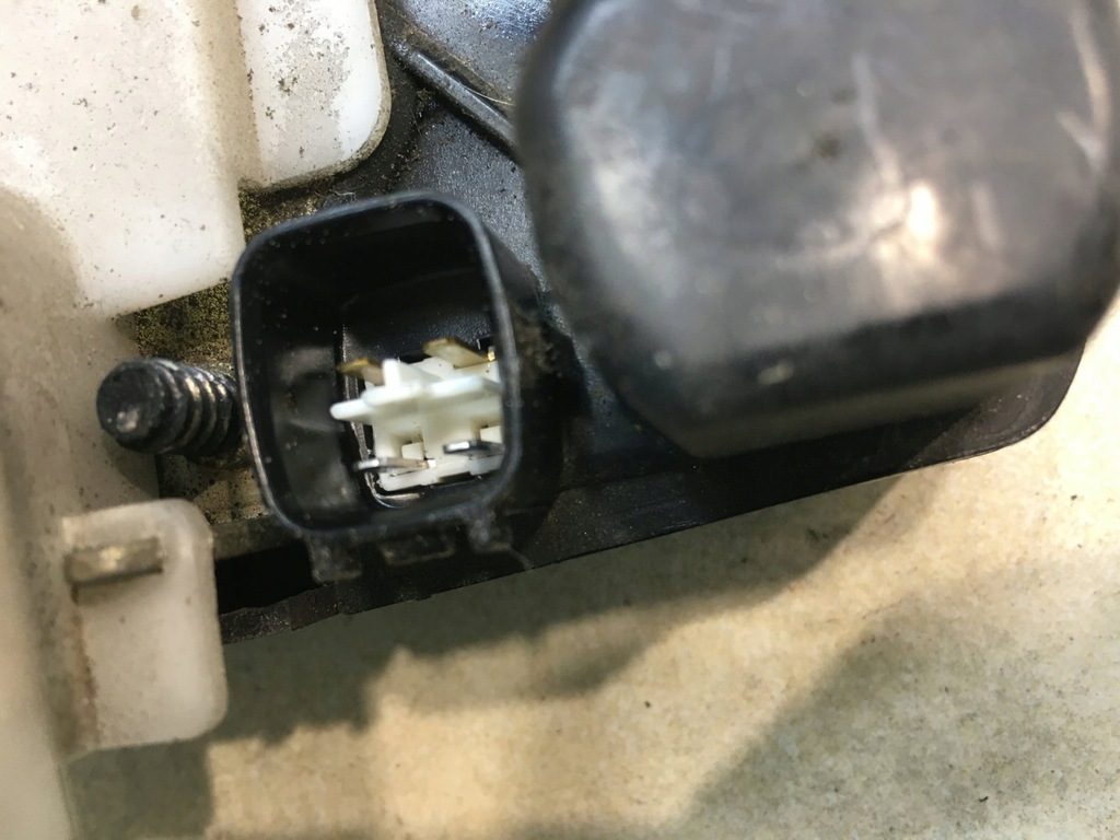 фото №8, Замок двері правий задня chrysler pacifica i 4 pin