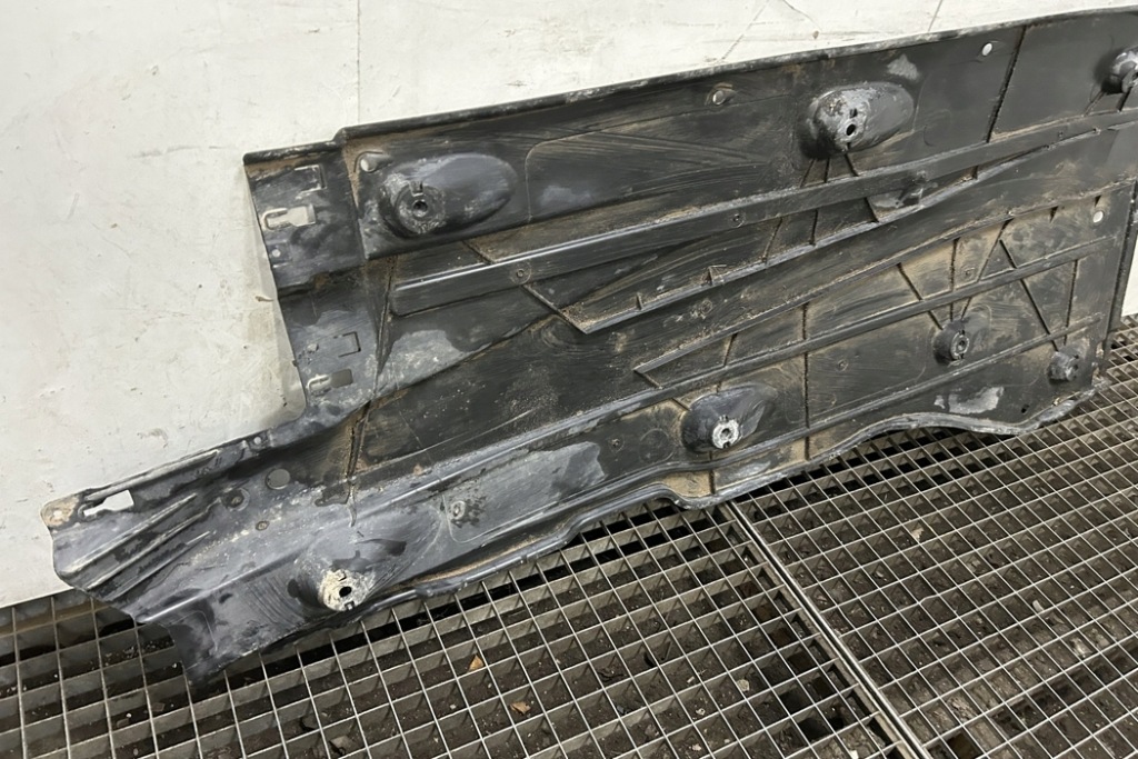 Купить Правая накладка подвеска audi a3 limousine 8vs, 8vm 5q0825202l 1.4l бензиновый