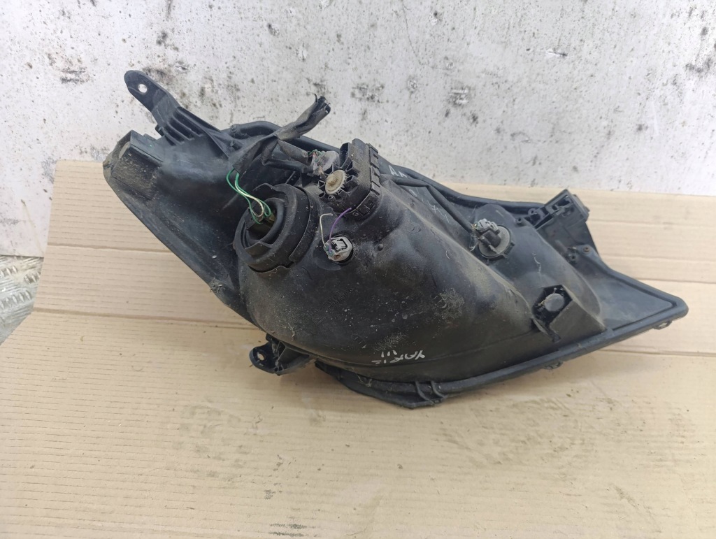 Лампа передняя левая toyota yaris iii 11-15 Цена