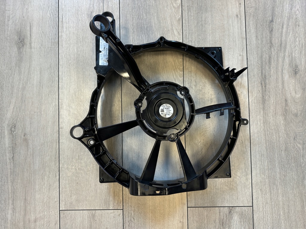 Купити Porsche taycan корпус радіатора правий сторона оригінал