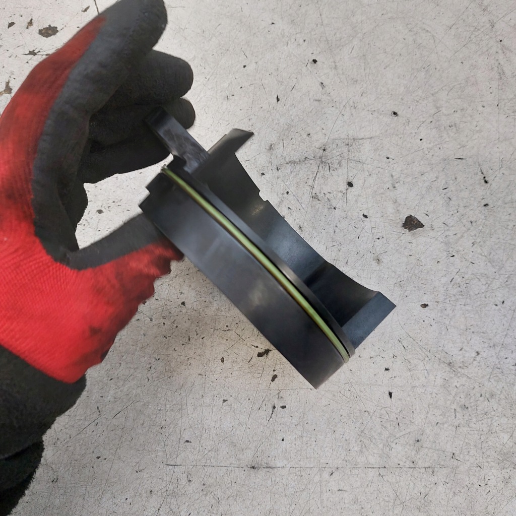 Volvo v40 2 d4 2,0d 2014 v42 сальник вала коленчатого 31375715 с Разборки