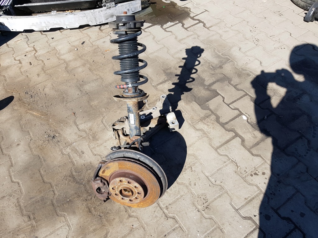 Купить Audi a3 8p рестайлинг  1.9 tdi амортизатор поворотный кулак левая