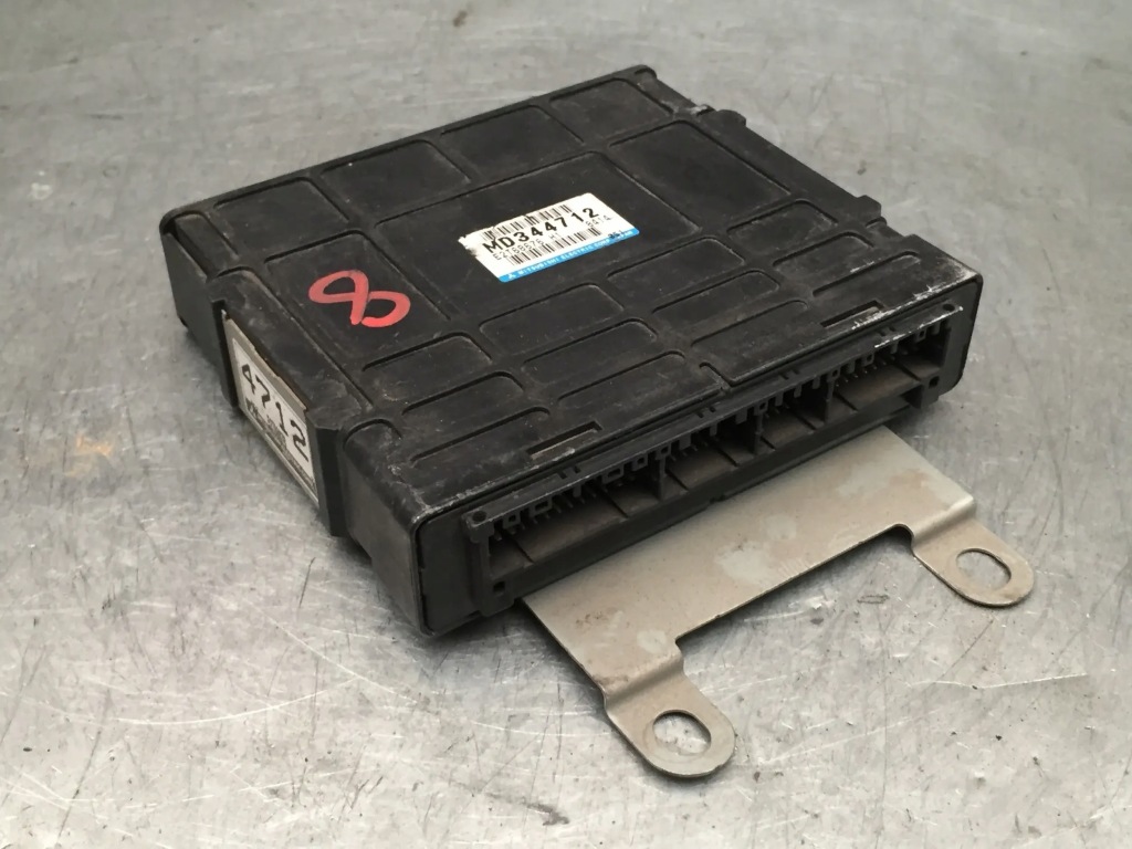 фото №1, Mitsubishi pajero 2000 блоки управления двигателя