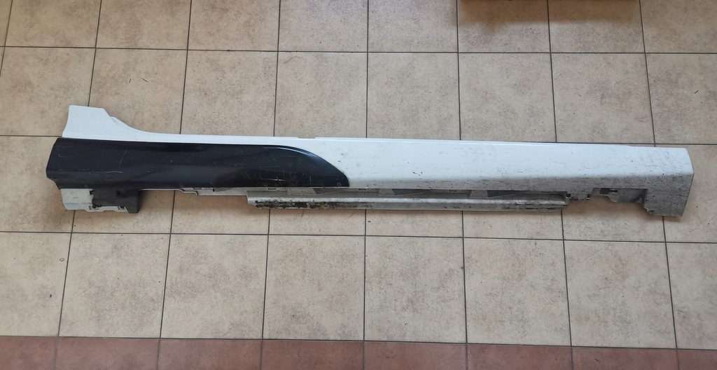 фото №1, Volvo v40 молдинг порог порог правая накладка heico