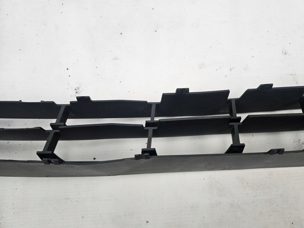 Opel corsa e 2014 - 2019 решётка средняя бампера перед 13432002 Оригинал