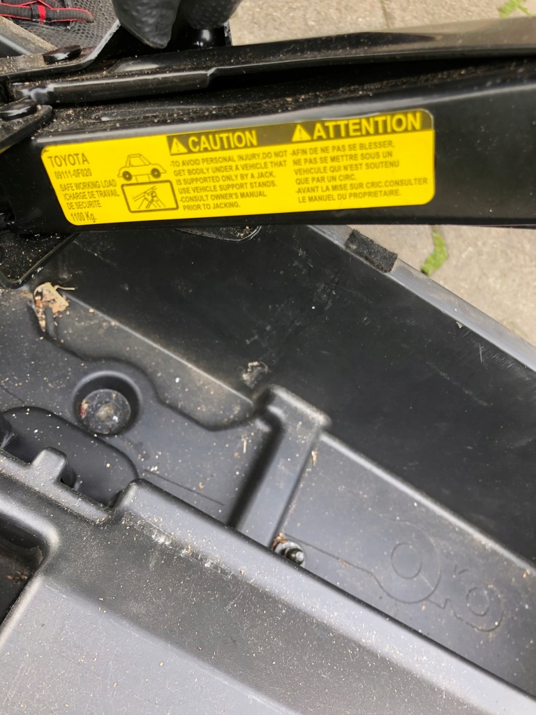 фото №8, Corolla verso ii бардачок багажника домкрат ключ