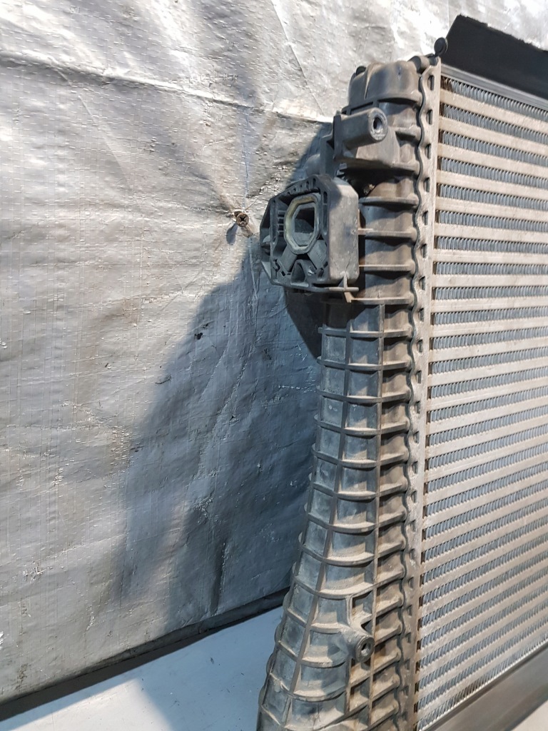 Радиатор интеркулер 3c0145803e vw passat b6 2.0 tdi Киев