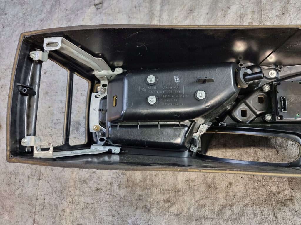 фото №13, Тунель середній підлокітник оригінальний номер 7034086 bmw 5 e61