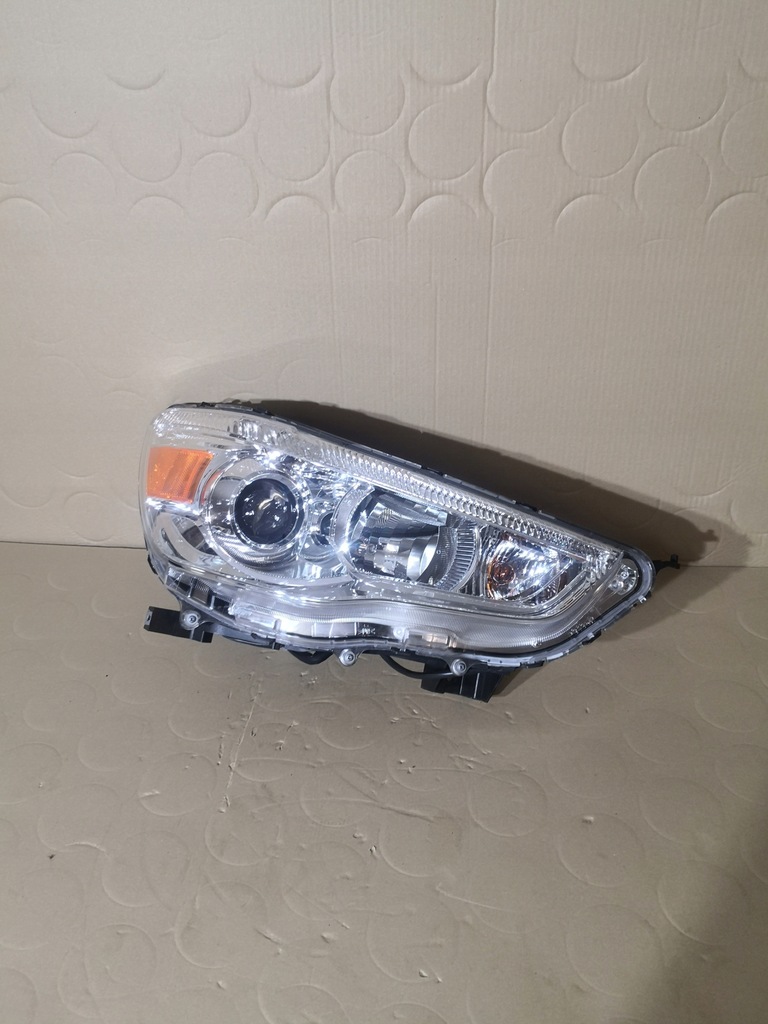 фото №1, Mitsubishi asx .лампа права передня