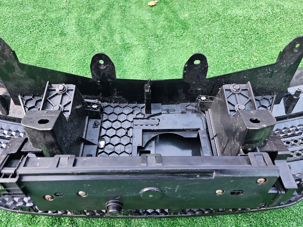 фото №11, Решётка радиатора решётка радиатора перед dacia spring 21-