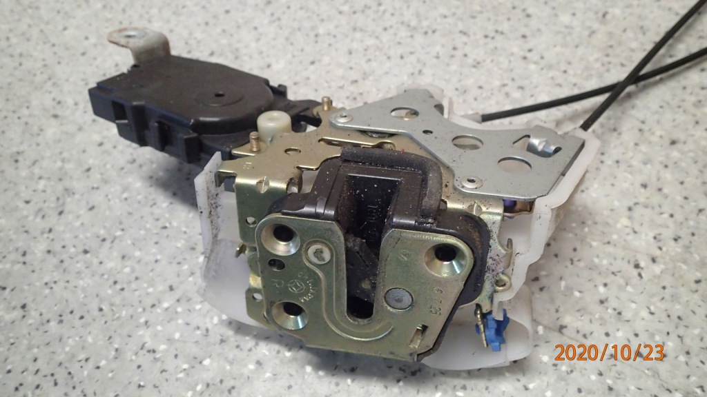 фото №3, Subaru forester ii 05-07 замок двері передній правий