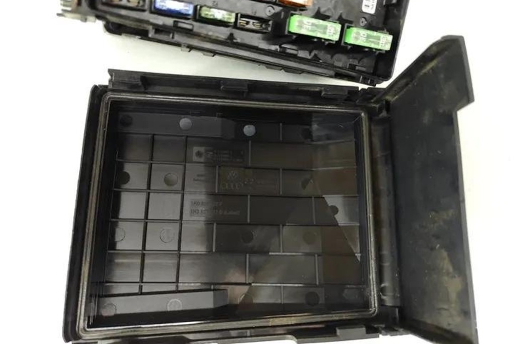 фото №7, Коробка запобіжників vw tiguan 5n_ 3c0937125a 2.0l дизель 103kw 2014