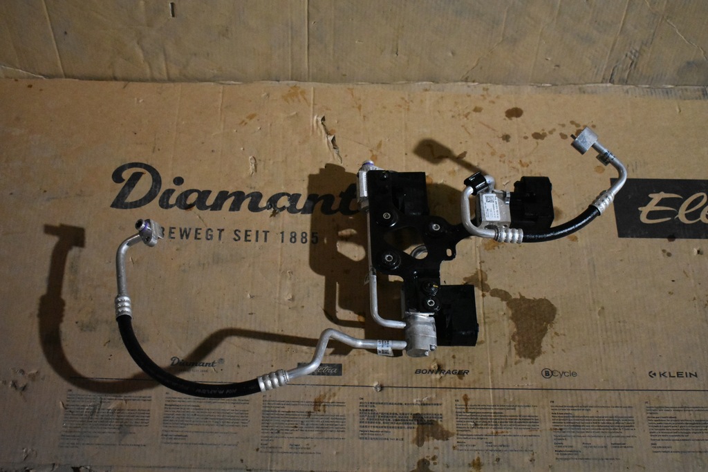 фото №6, Idealny kpl. блок клапанів porsche taycan 1