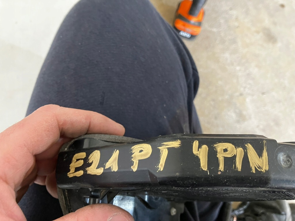 фото №7, Corolla e21 замок дверь правый задняя 4 pin