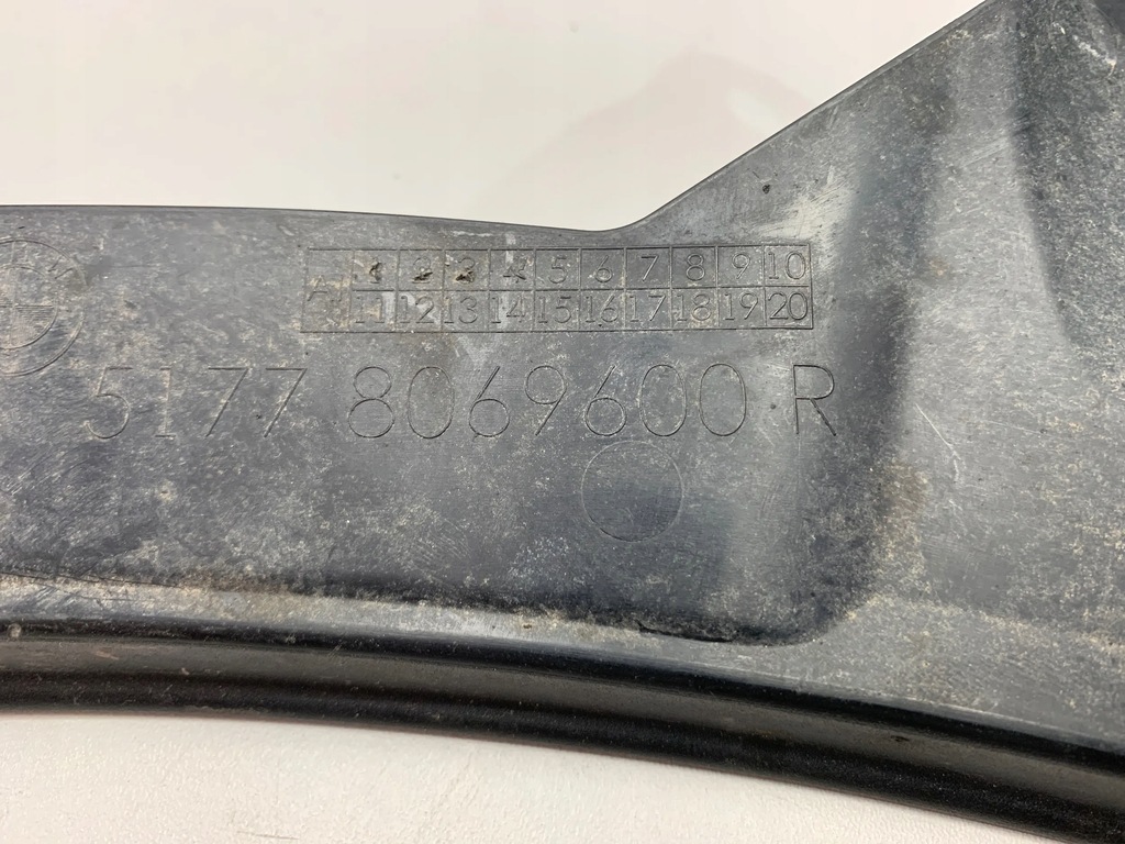 фото №5, Bmw m5 f90 молдинг бампера задня права 8069600