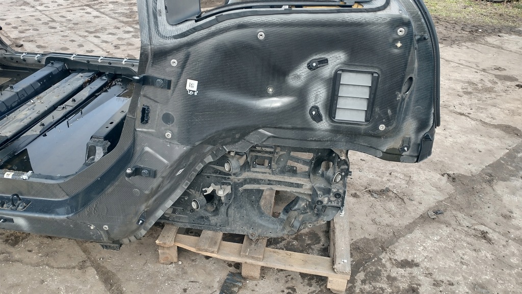 фото №8, Bmw i3 l01 кузов чверть дах задня