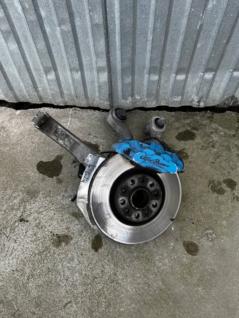 фото №1, Поворотний кулак лівий перед ліва передня giulia 00505397400 50544247 комплект rwd