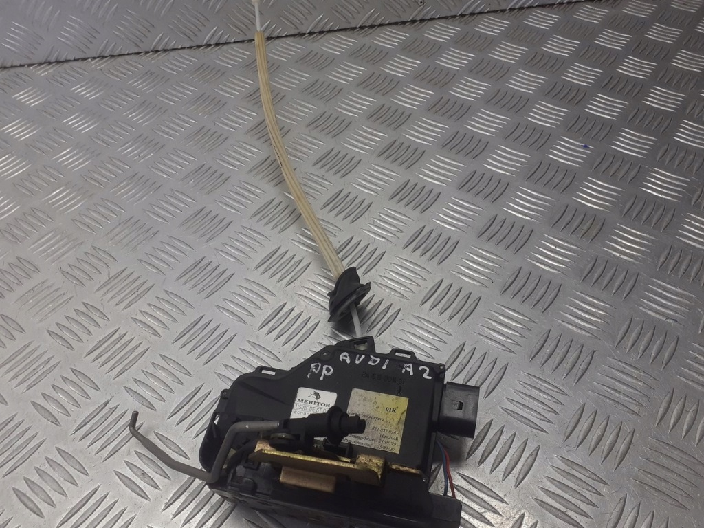 фото №1, Замок двері центральний правий перед audi a2 1.4 8z1837016