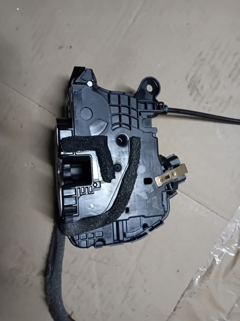 Купити Замок двері clio v правий перед 805029595r