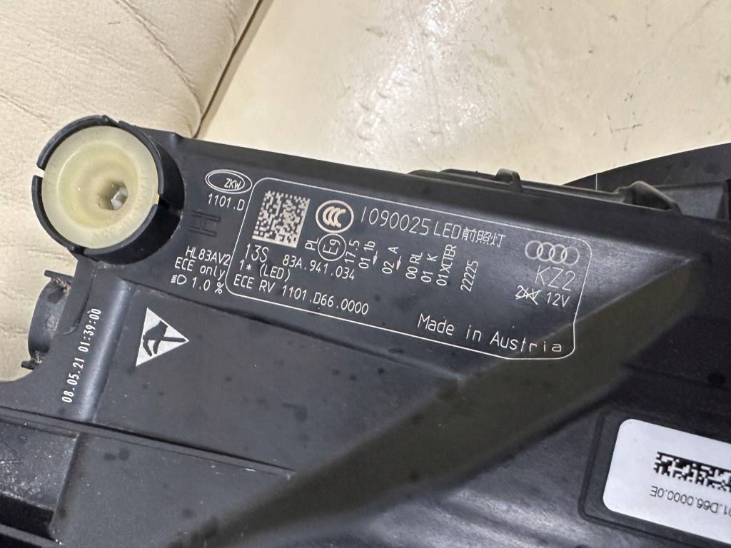 Audi q3 83a ліхтарі  передні full led ліва 83a941033 + правий 83a941034 Недорого
