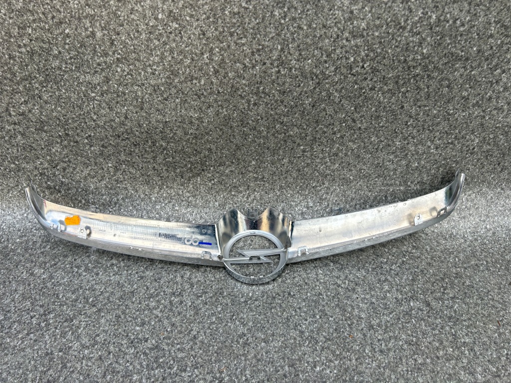 Емблема хром решітка opel astra j iv рестайлінг  2012-2015 13368852 в Україні