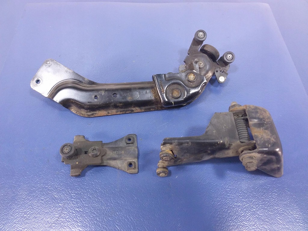 фото №1, Caravan iv направляющие ролики дверь боковых правых