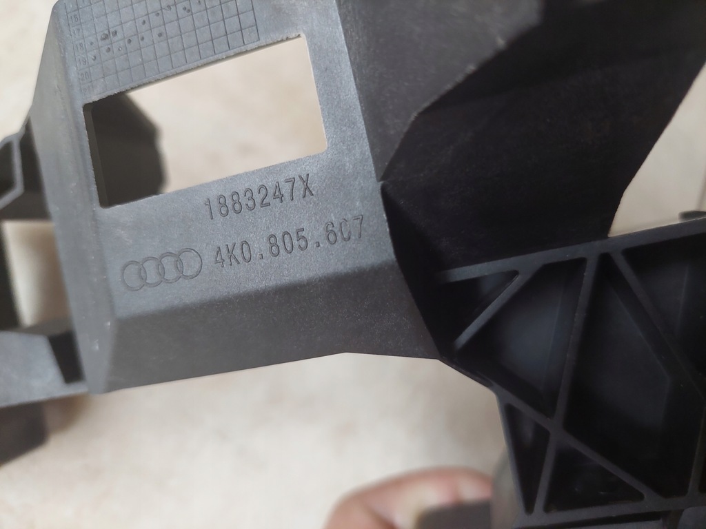 фото №8, Кронштейн - опора лампы - кронштейн поперечина - audi a6 c8 - 4k0