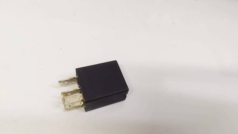 Купити Alfa-romeo 159 реле 2007 2.4l 46520411 b047