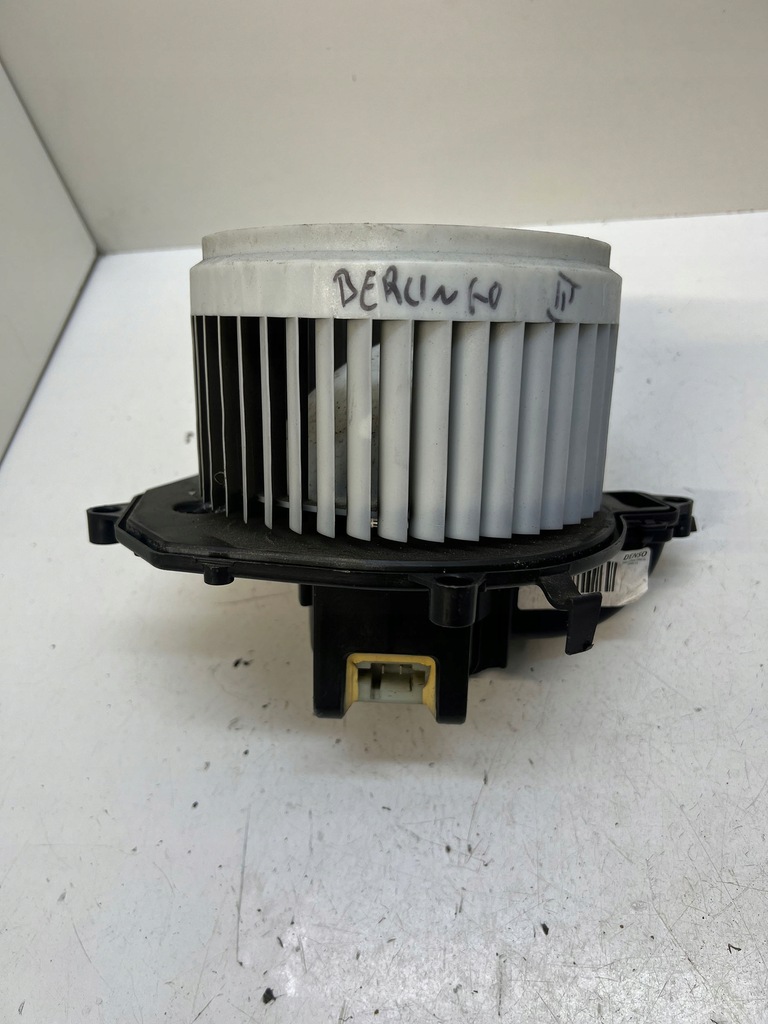 фото №1, Вентилятор обдув отопителя 181428100