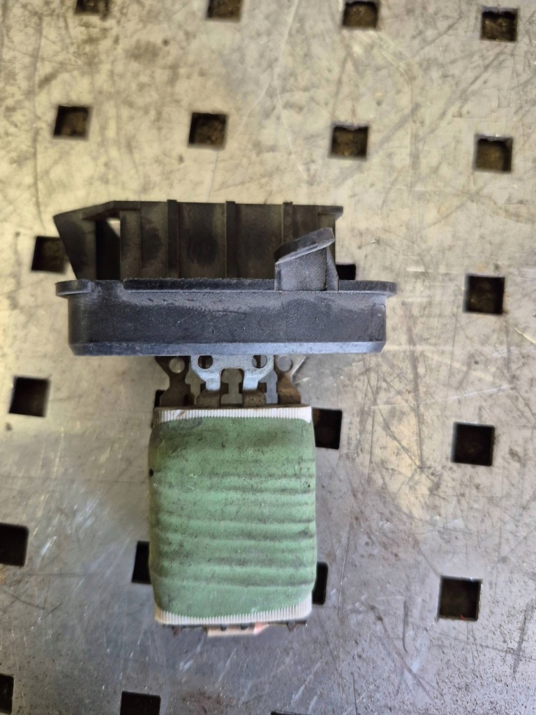 фото №1, Mercedes-benz оригинальный номер x19133282s резистор вентилятор