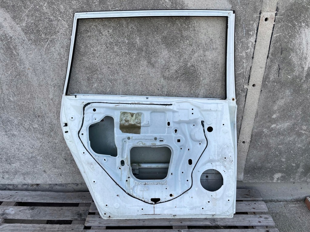 фото №5, Двері задня задні ліва toyota avensis verso 2001-