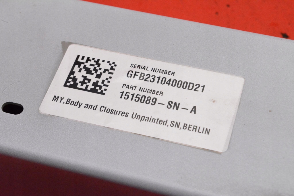 Кронштейн  бампера відбійник правий перед 1515089-sn-a tesla model y 20- Недорого