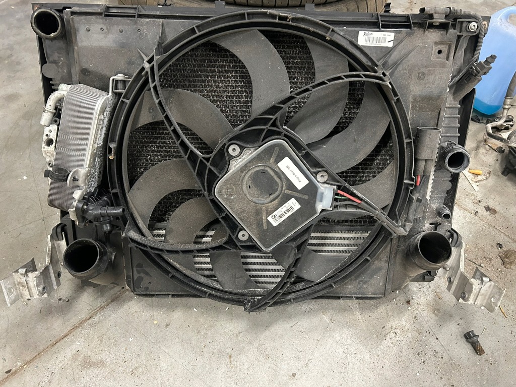 фото №1, Bmw 2 f22 2.0 245km usa pas передній радіатор вентилятор