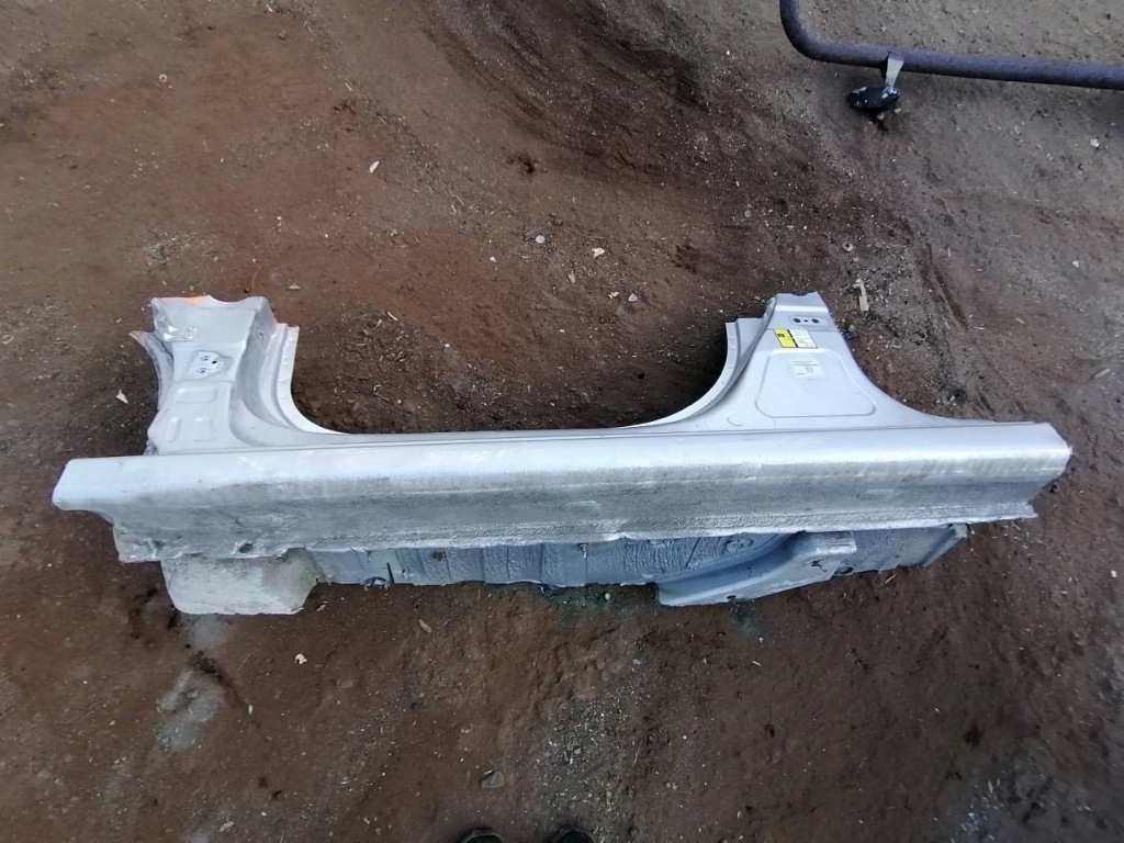 Поріг стовпчик  лівий передні  citroen c3 2 Ціна