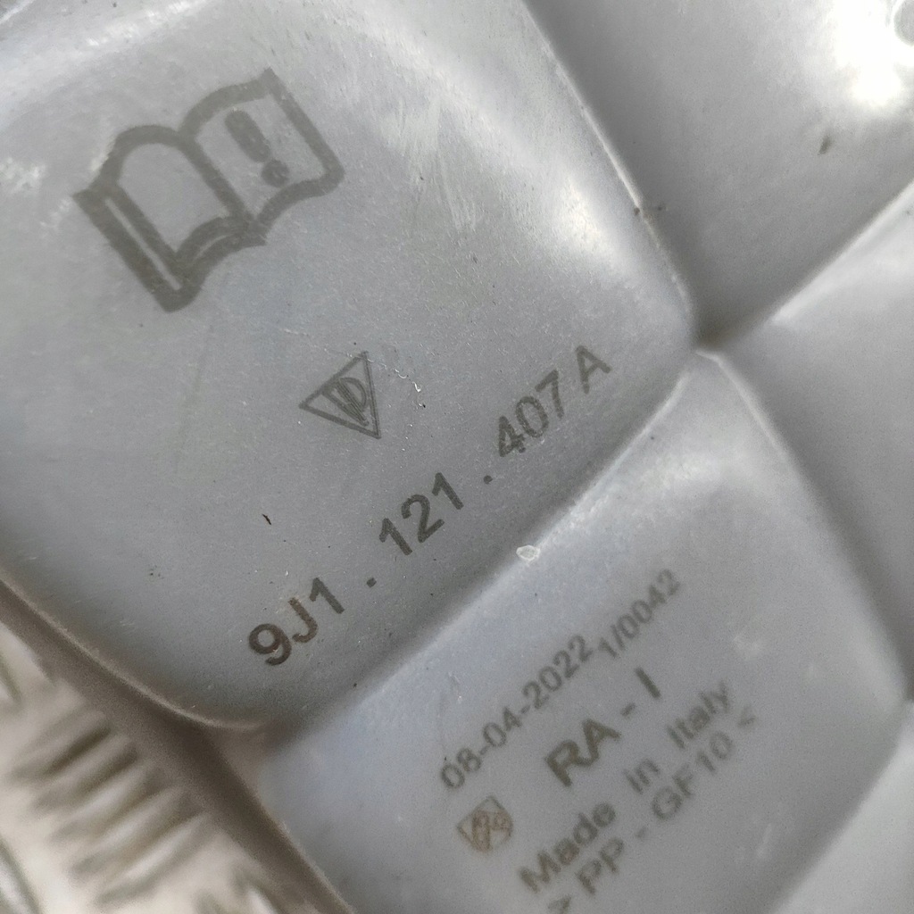 фото №6, Audi e-tron gt 2022 бак расширительный охлаждающая жидкость