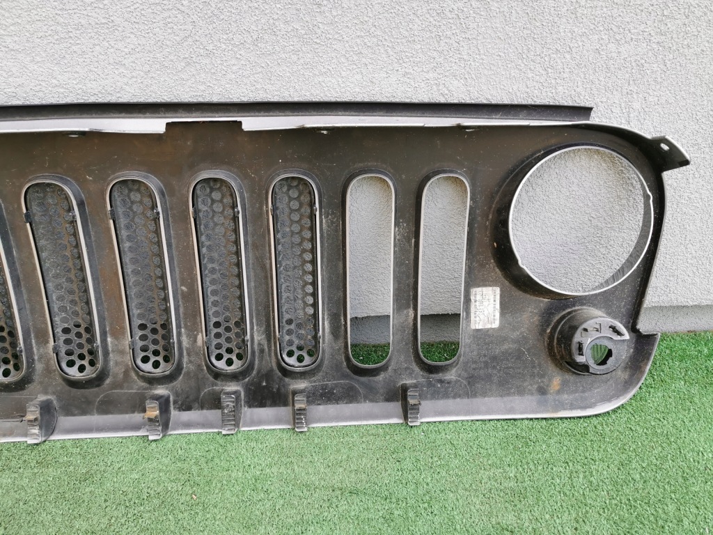 Решітка  решітка радіатора jeep wrangler jk 1bm91trm Недорого