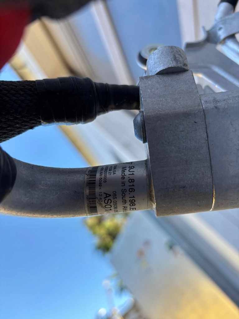 фото №6, Porsche taycan 4s радиатор кондиционера шланг eu. 9j1816198e 9j1816115