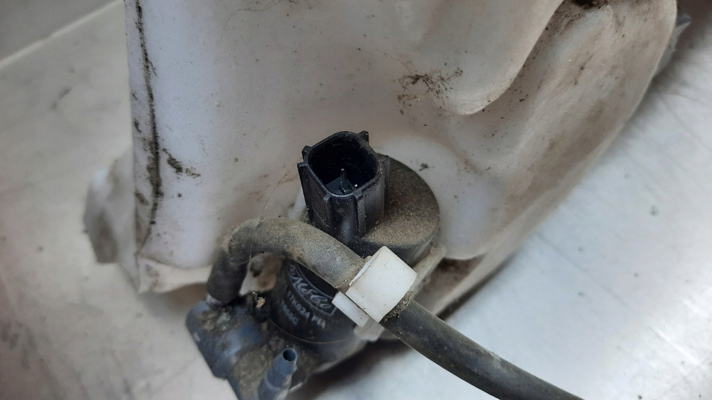 фото №6, Бачок жидкость омывателя volvo v50 2.0 hdi 04r