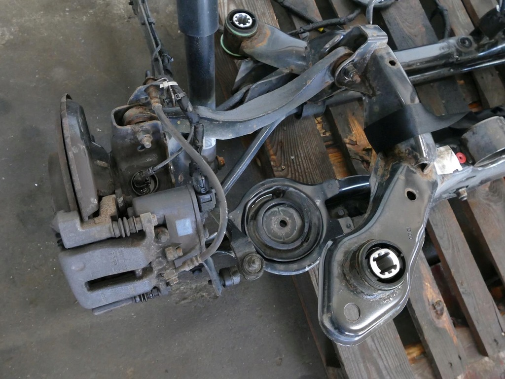 фото №9, Volvo xc60 i lift 2.4 d5 awd подрамник подрамник ступица диск суппорт амортизатор