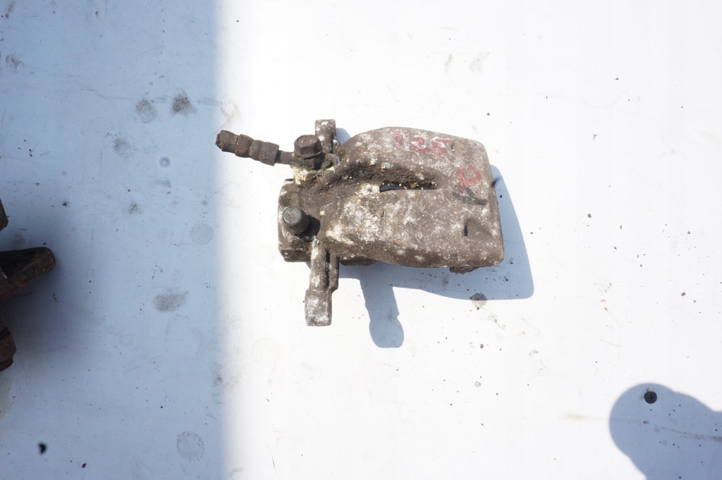 фото №1, Суппорт правый задняя toyota avensis t25