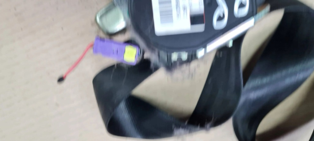 A6 c6 рестайлінг  ремінь безпеки правий перед 4f0857706a Зі Шроту