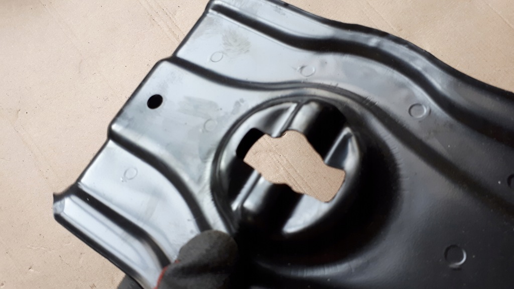 фото №8, A4 b9 8w кронштейн колеса запасного 8w0802415 a5 8w