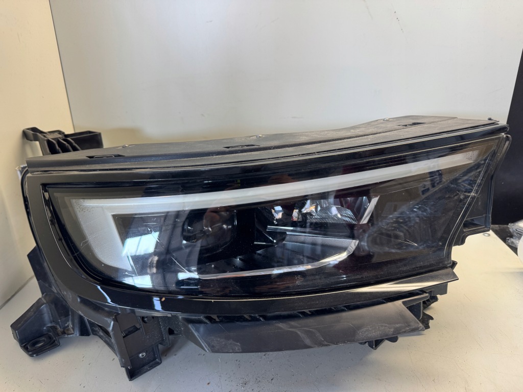 Купити Opel mokka b фара правий перед led matrix 9847939580