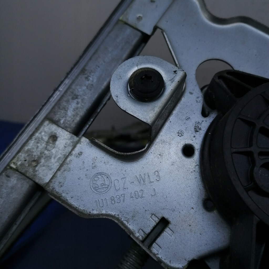 Skoda octavia i механізм скло перед правий 104415301 Зі Шроту