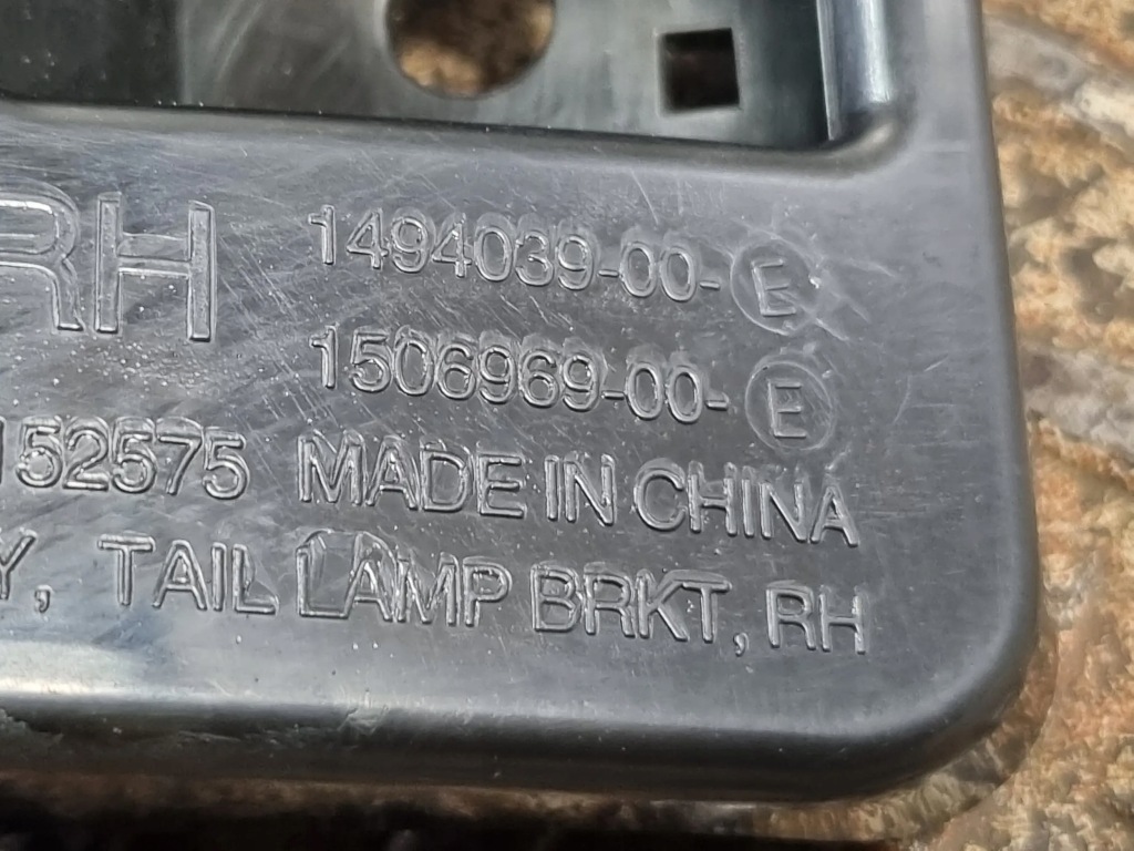 фото №5, Tesla model y 2023 po права елементи кріпильні